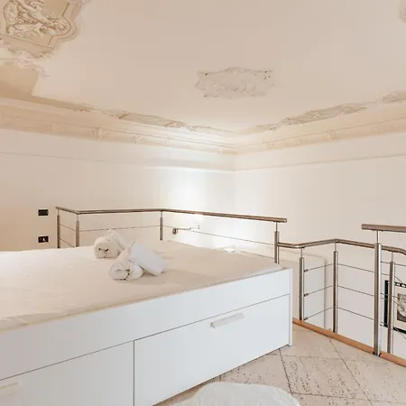 Four Luxury Art Apartment *