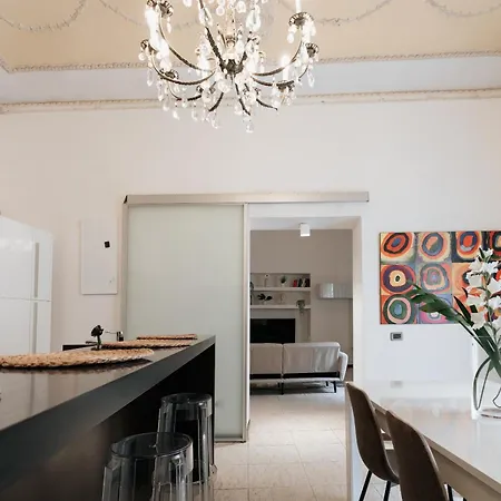 Apartment Four Luxury Art *