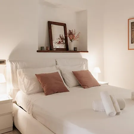 Four Luxury Art Apartment