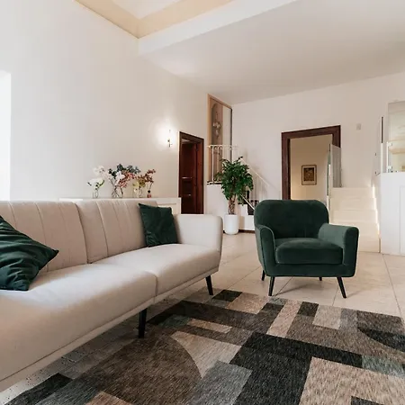Apartment Four Luxury Art