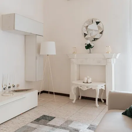 Four Luxury Art Apartment *