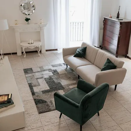 Four Luxury Art Apartment